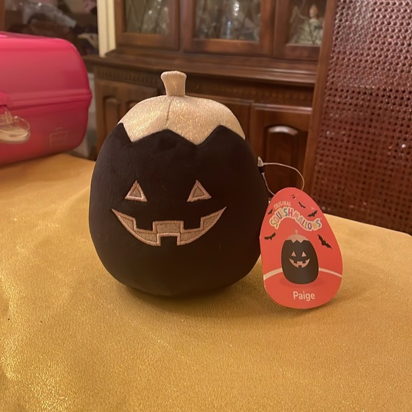 Paige the Pumpkin - Picture 5 of 5